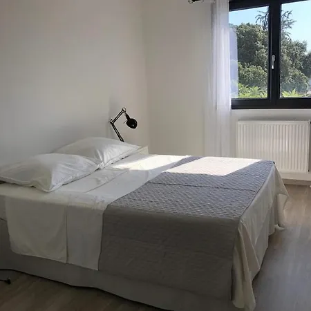 Villa De La Pinede ,5 Km D'avignon