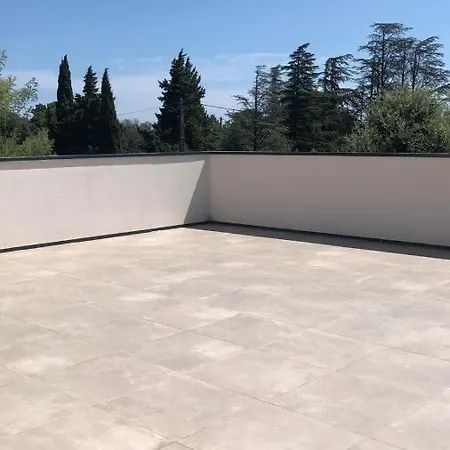 Villa De La Pinede ,5 Km D'avignon Les Angles (Gard)