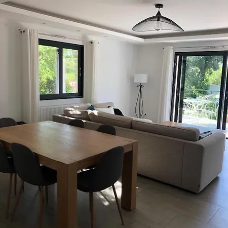 Villa De La Pinede ,5 Km D'avignon